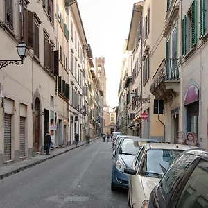 https://windows-on-florence-50122.it-tuscanyhotel.com