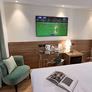 Hotel Western, Milan
